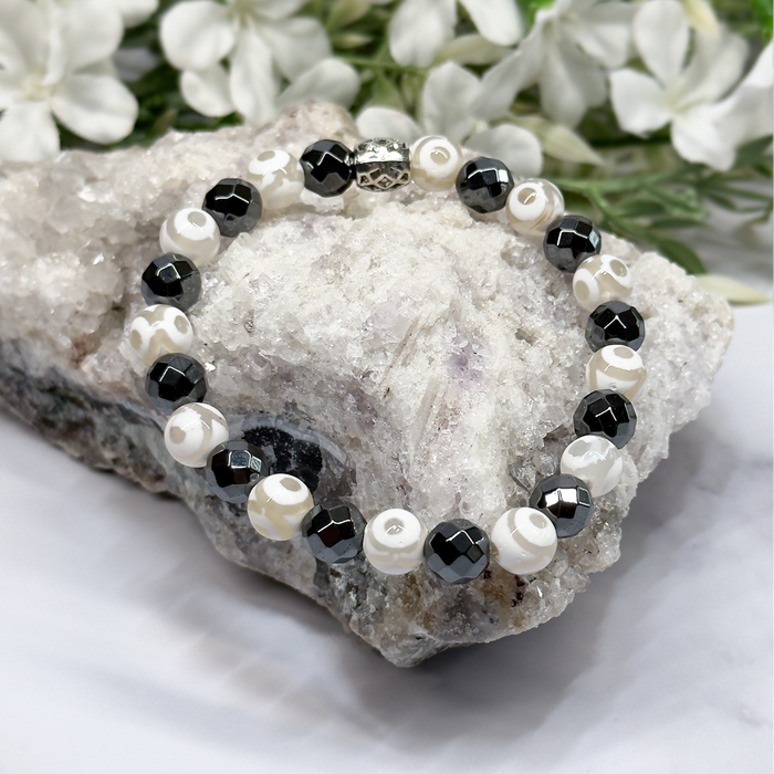 Faceted Black Hematite and White Etched Tibetan Dzi Agate Stretch Bracelet – Artisan Made