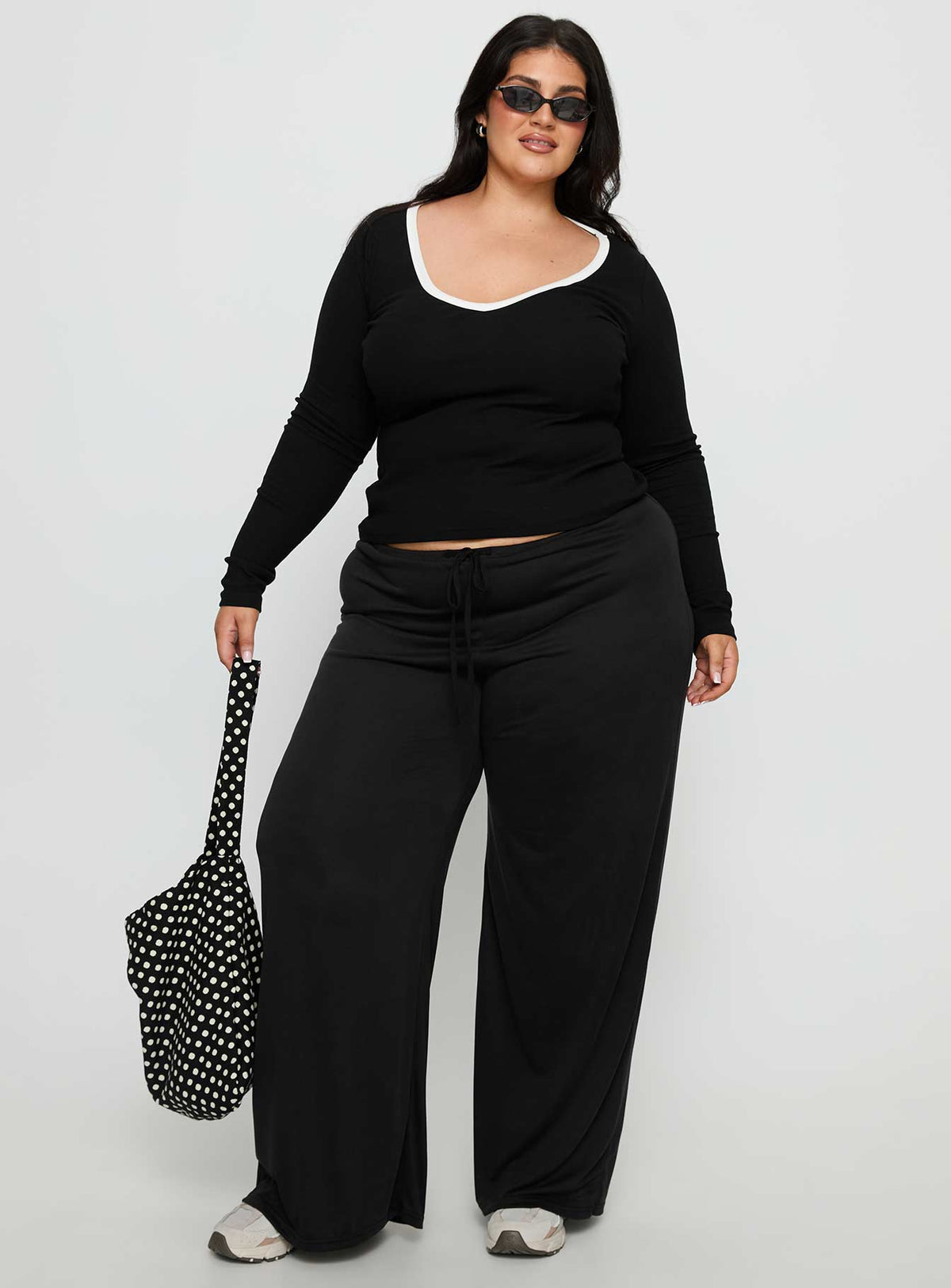 Baseline V Neck Long Sleeve Top Black / White Curve