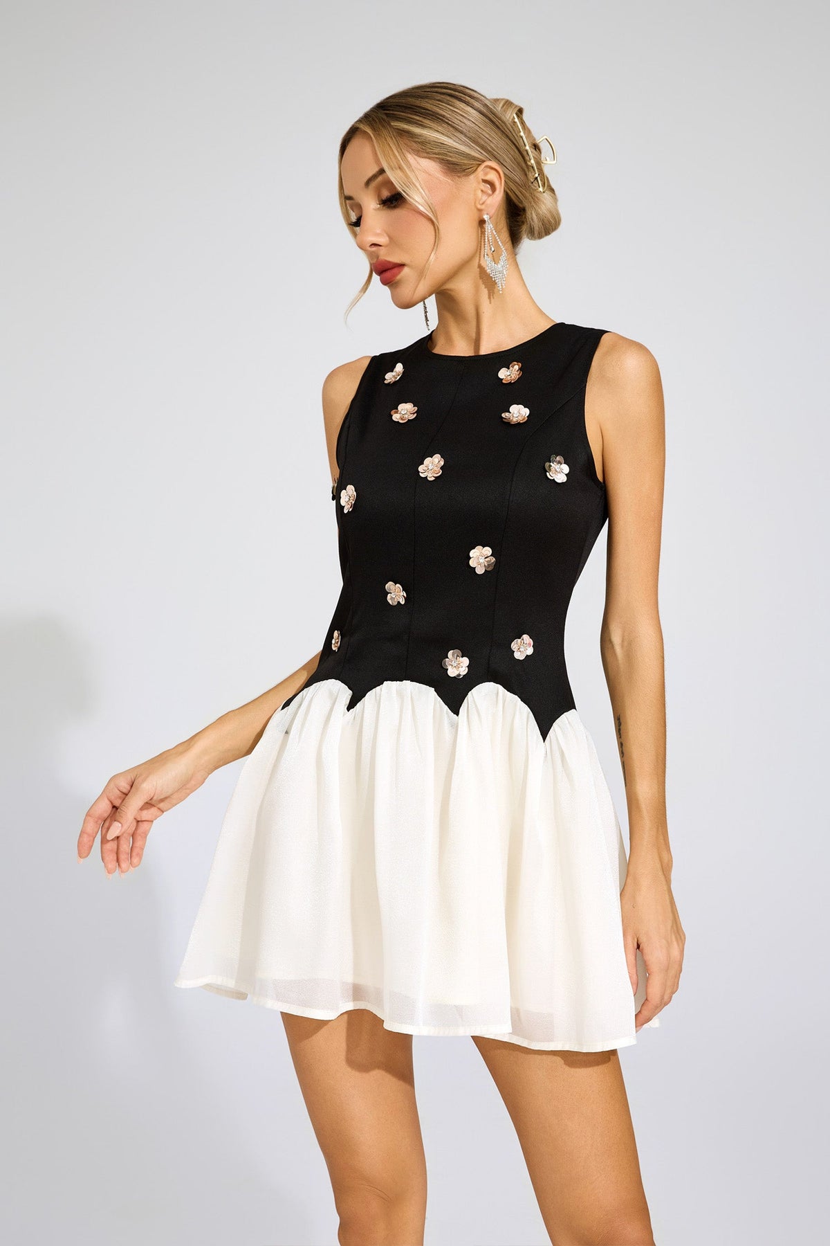 Dewar Black Sequins Sleeveless Mini Dress