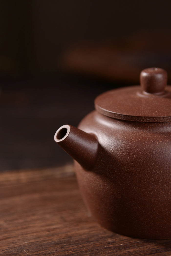 Hei Jin Gang Clay "DeZhong" Yixing Teapot * 140ml