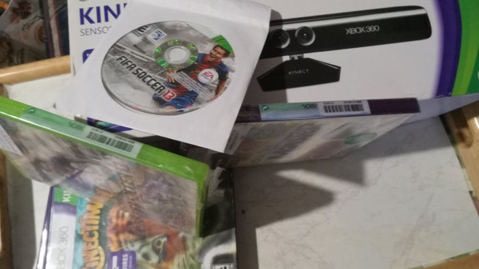 Kinect Bundle Sensor in Box + 4 Games Kinectimals Sesame Adv FIFA Xbox 360