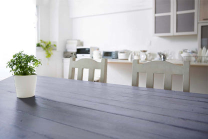 Retique It wood finish kit in vintage blue, featuring smooth finish on a tabletop for multi-purpose wood projects.